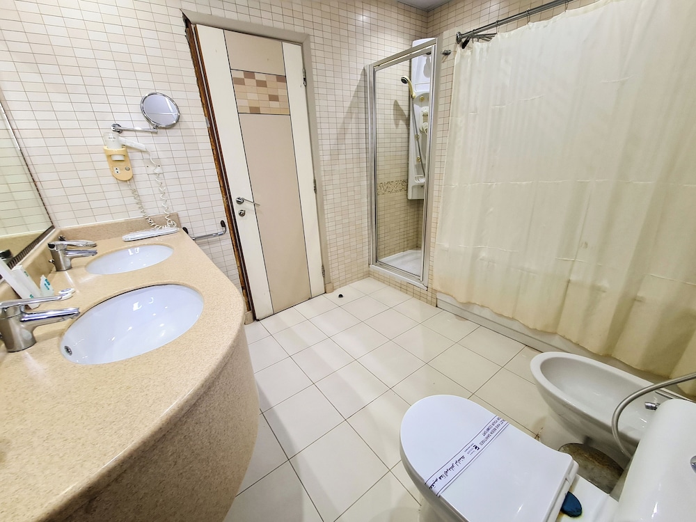 OYO 114 One Pavilion Luxury Serviced Apartments 36/38