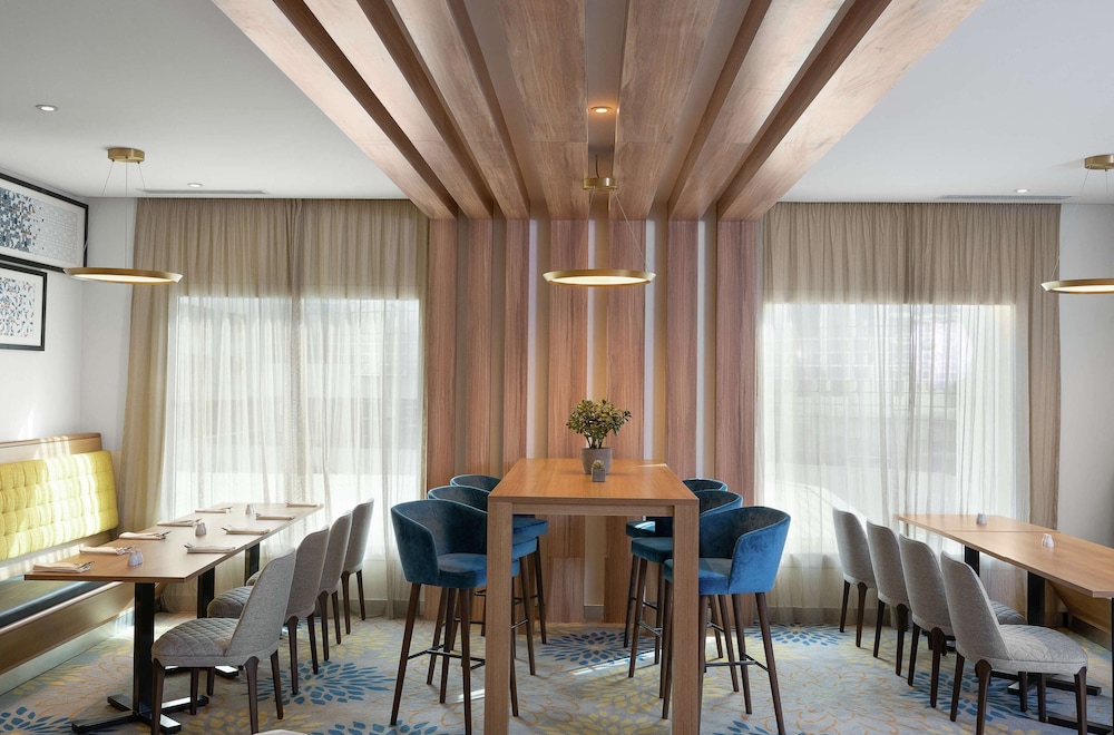 Hampton By Hilton Dubai Al Barsha 57/61