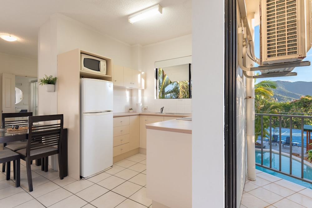 AMAROO AT TRINITY 28/50