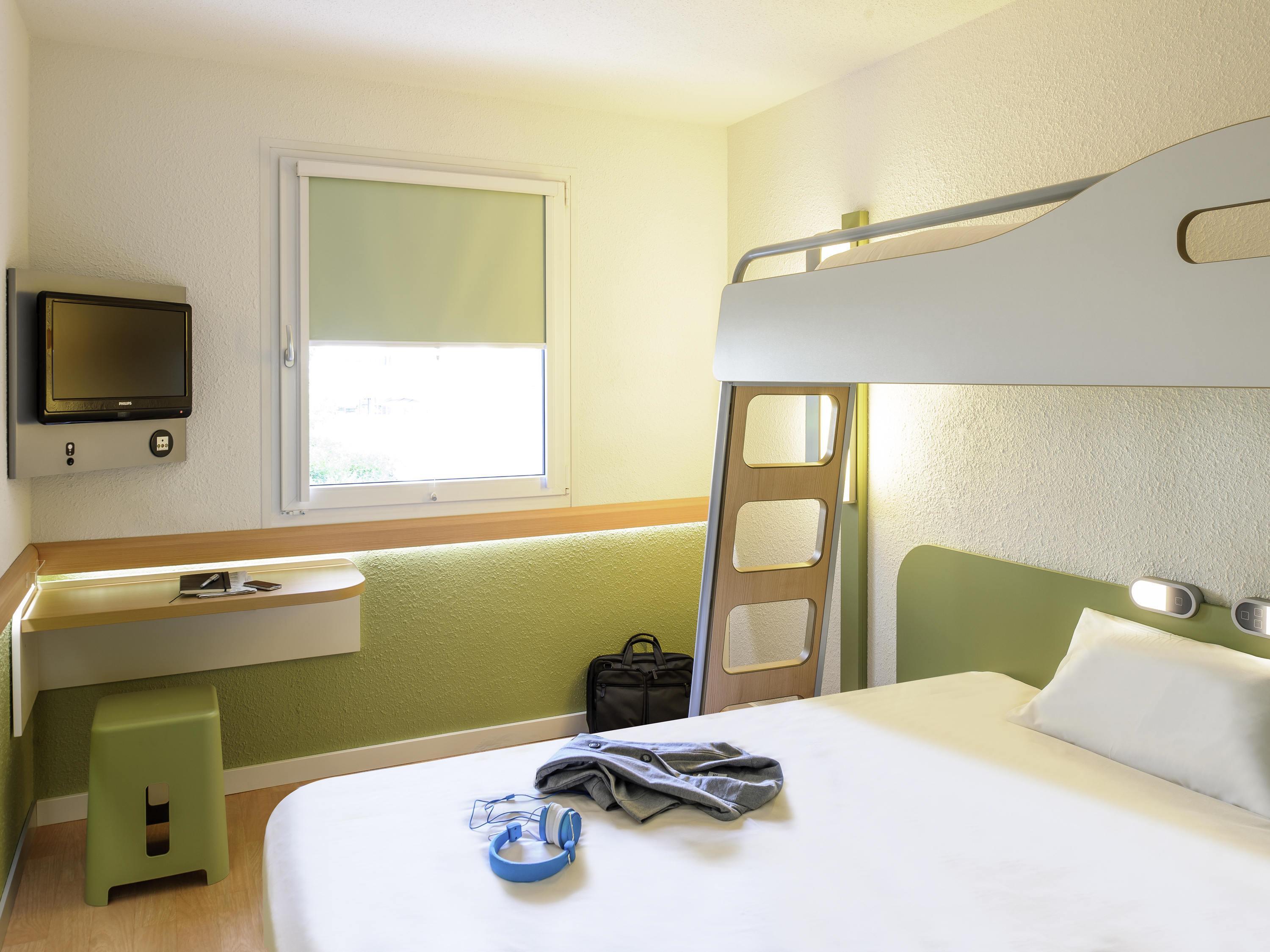 STANDARD, 1 DOUBLE AND 1 SINGLE BED