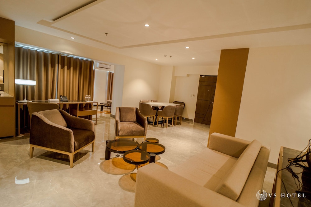 VS Hotel 33/48