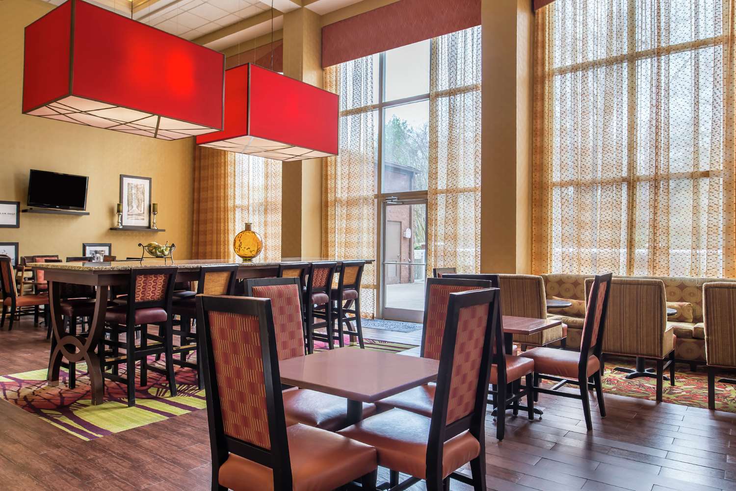 Hampton Inn & Suites Charlotte-Arrowood 39/61