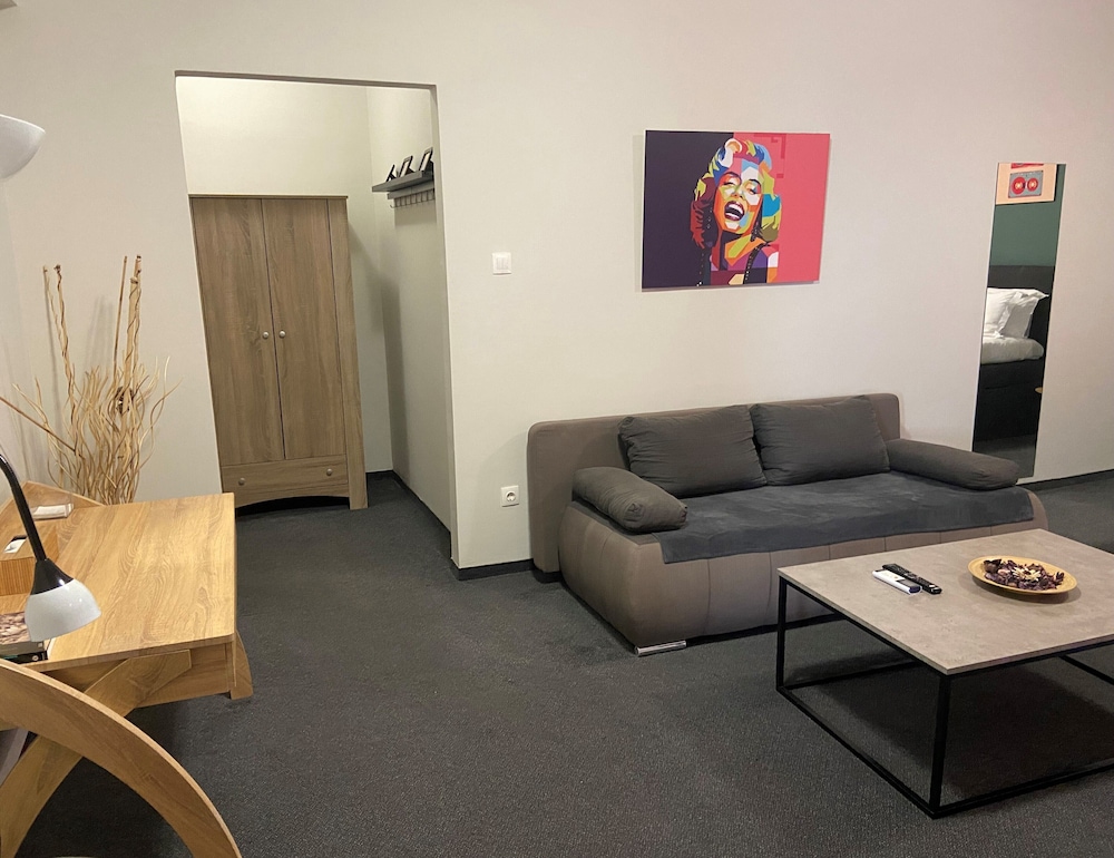 Connect Suites 22/48