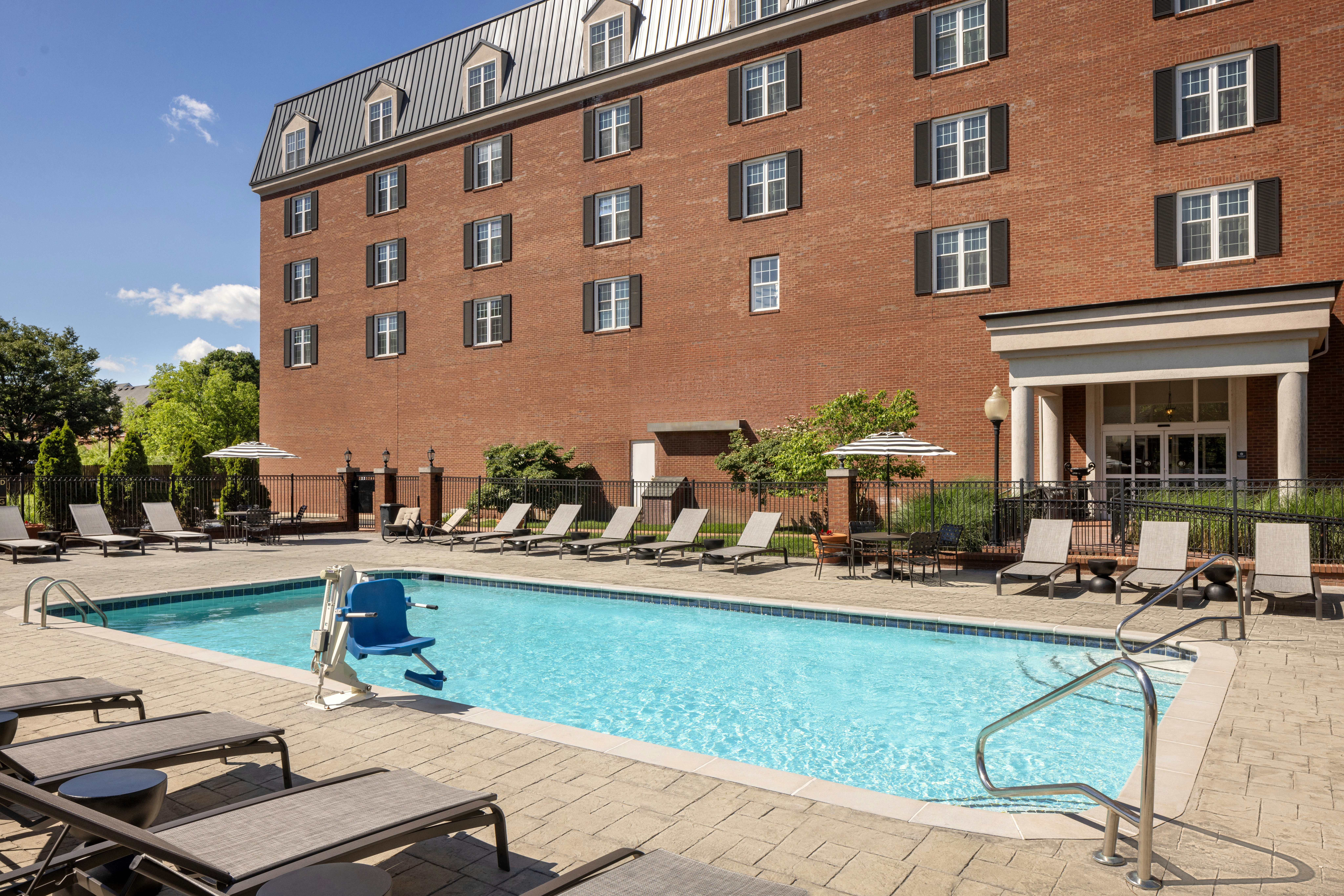 Doubletree Suites By Hilton Lexington 7/78