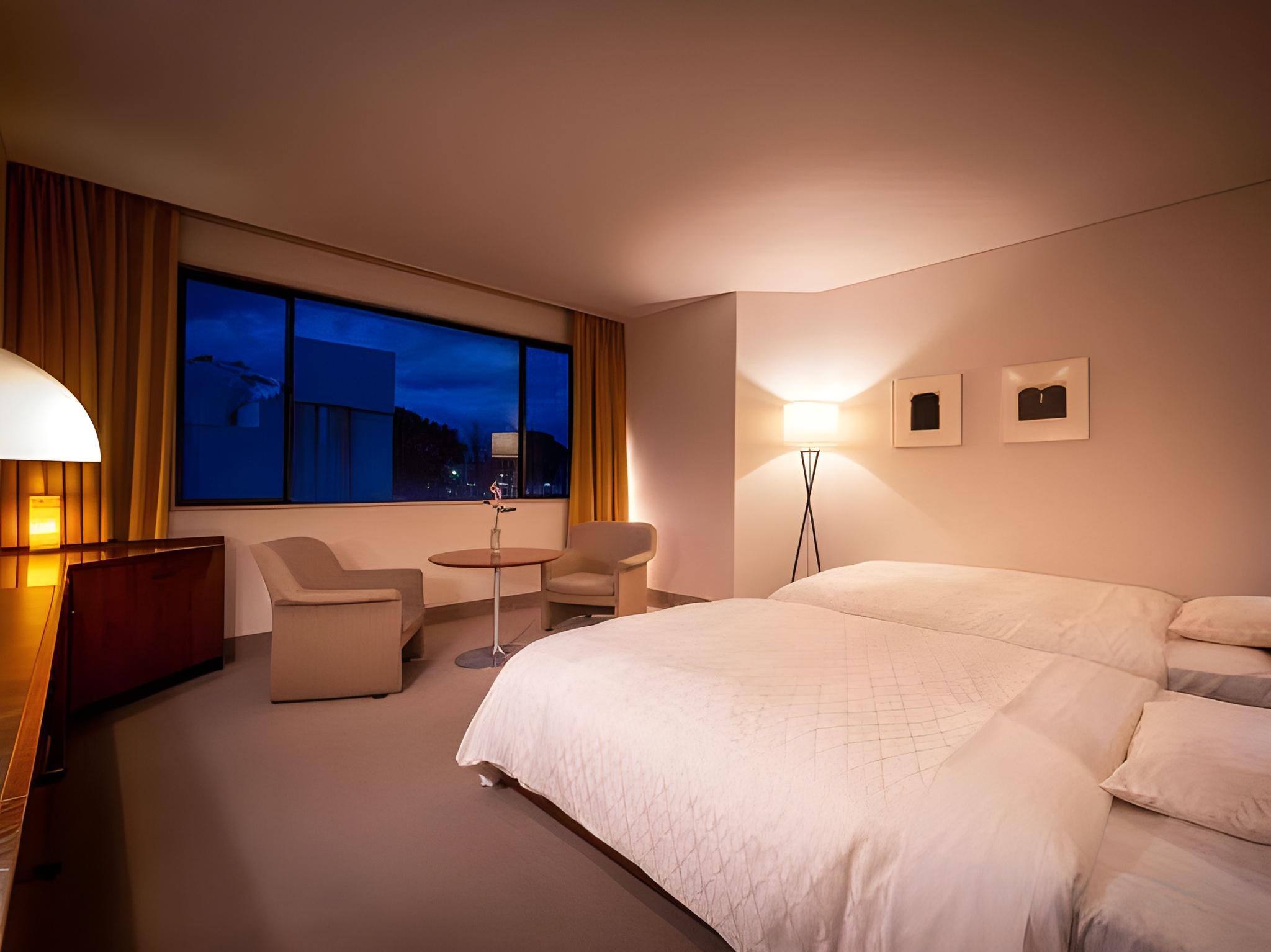 Room, Twin Beds, Bathtub