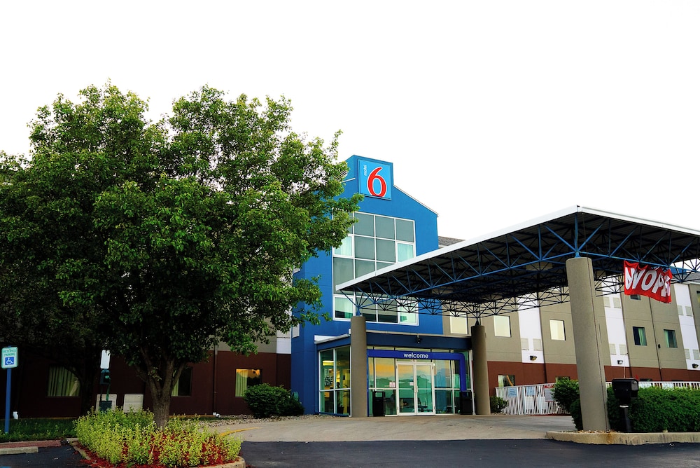 Motel6 Caseyville, IL 10/64