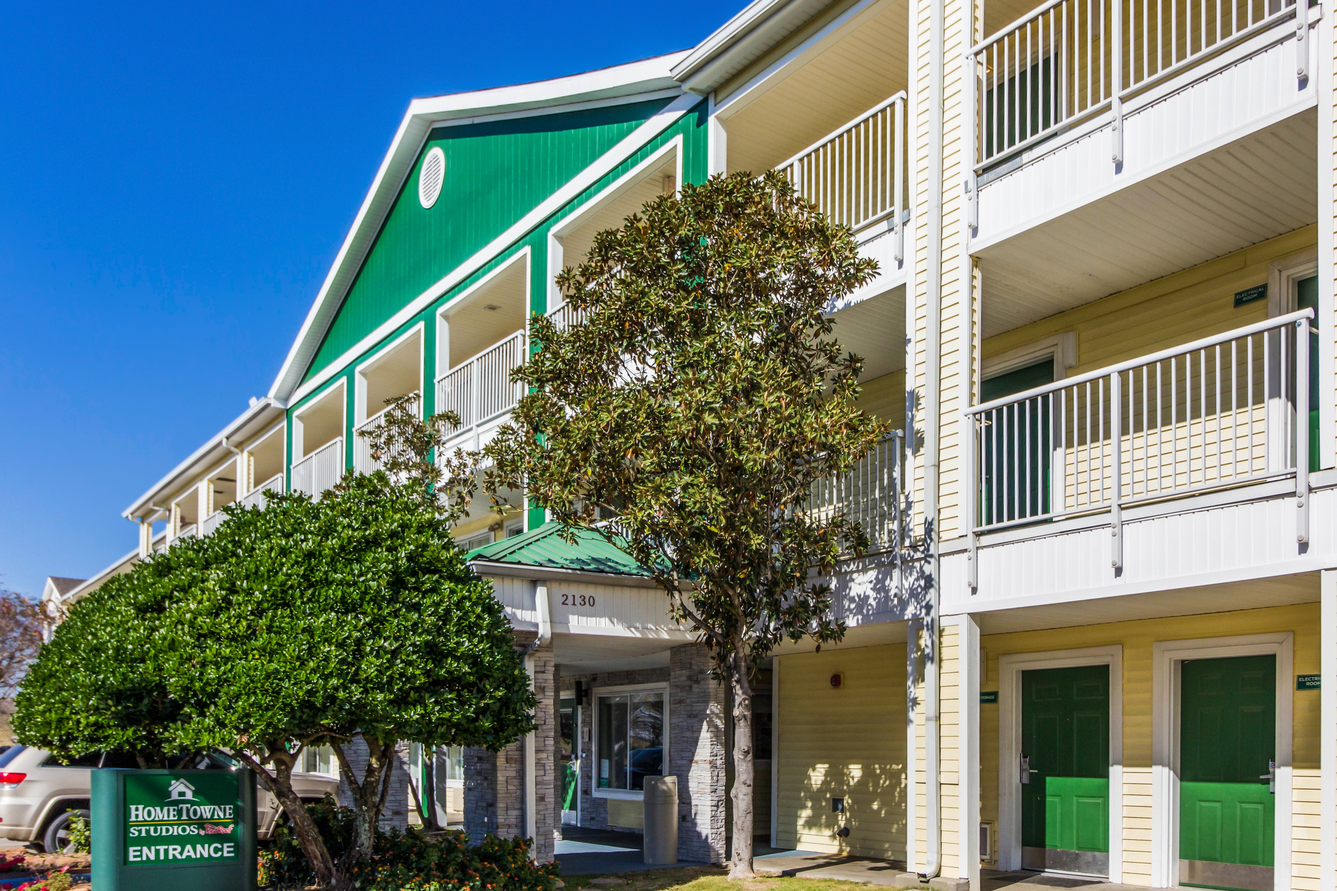 HomeTowne Studios by Red Roof Houston - West Oaks/ Energy Corridor 12/36