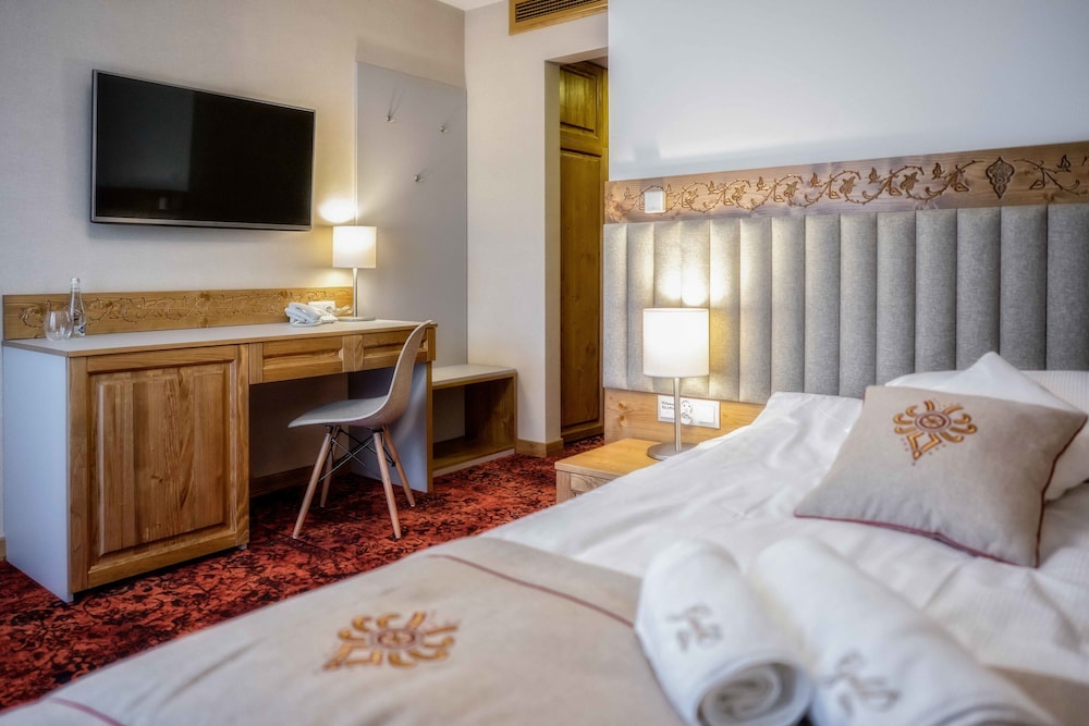 Gold Hotel 14/50