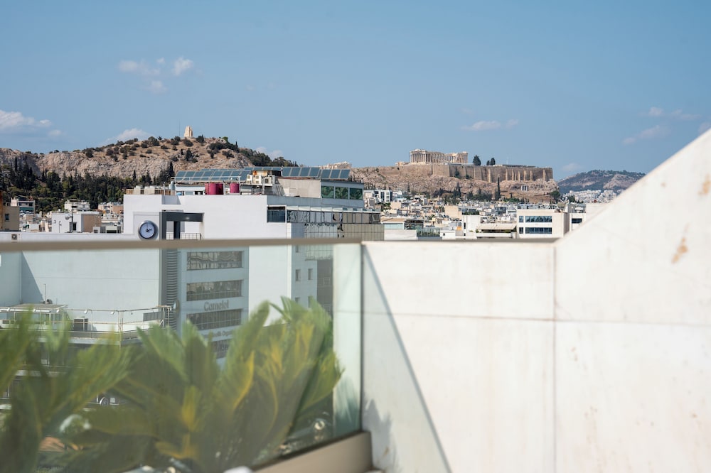 Grand Hyatt Athens 5/50