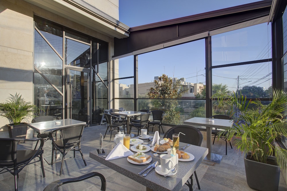 The House Boutique Suites 51/68