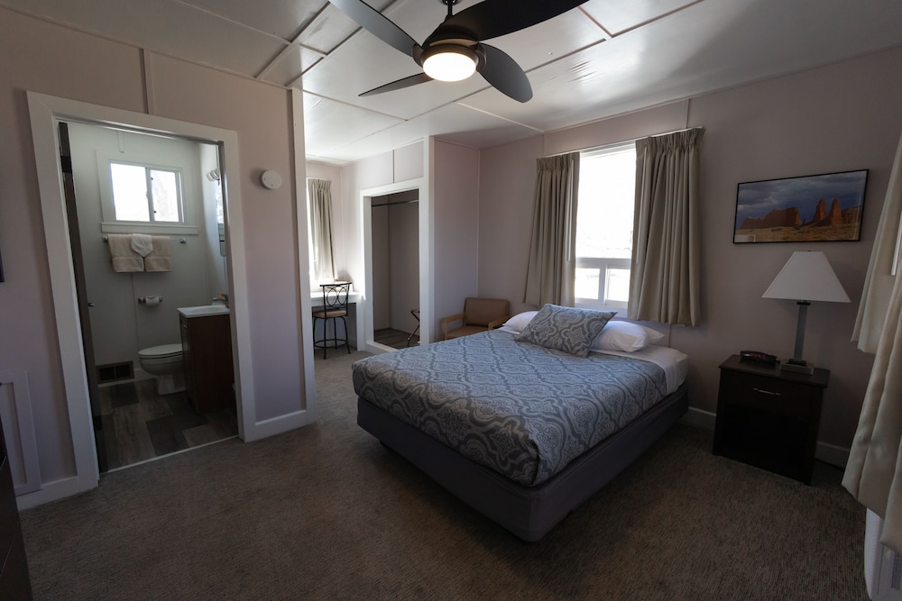 Austin\'s Chuckwagon Motel 13/41