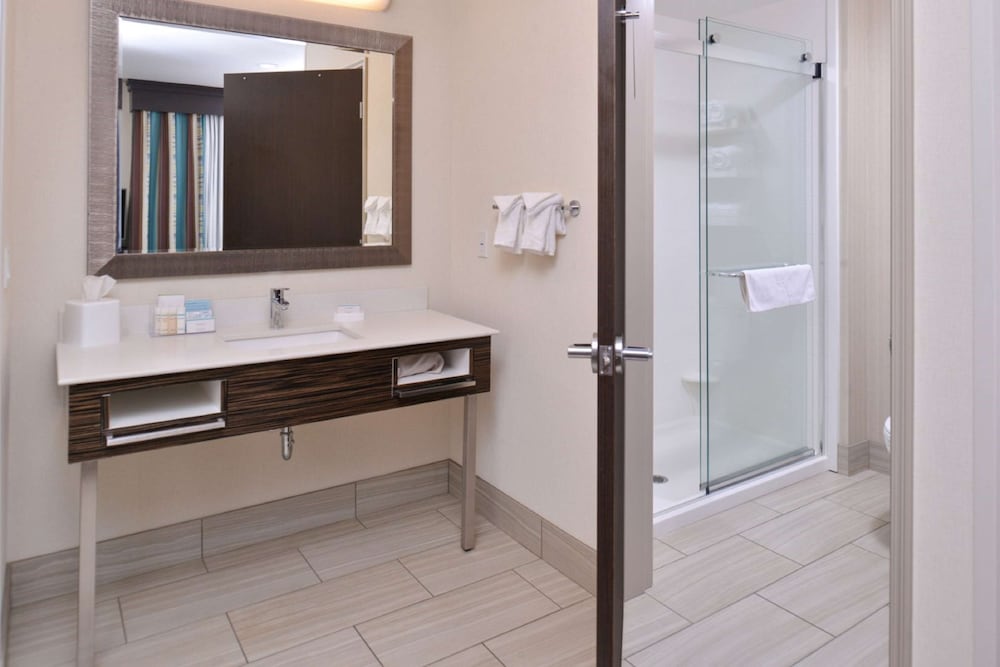 Hampton Inn Suites Bend 23/48