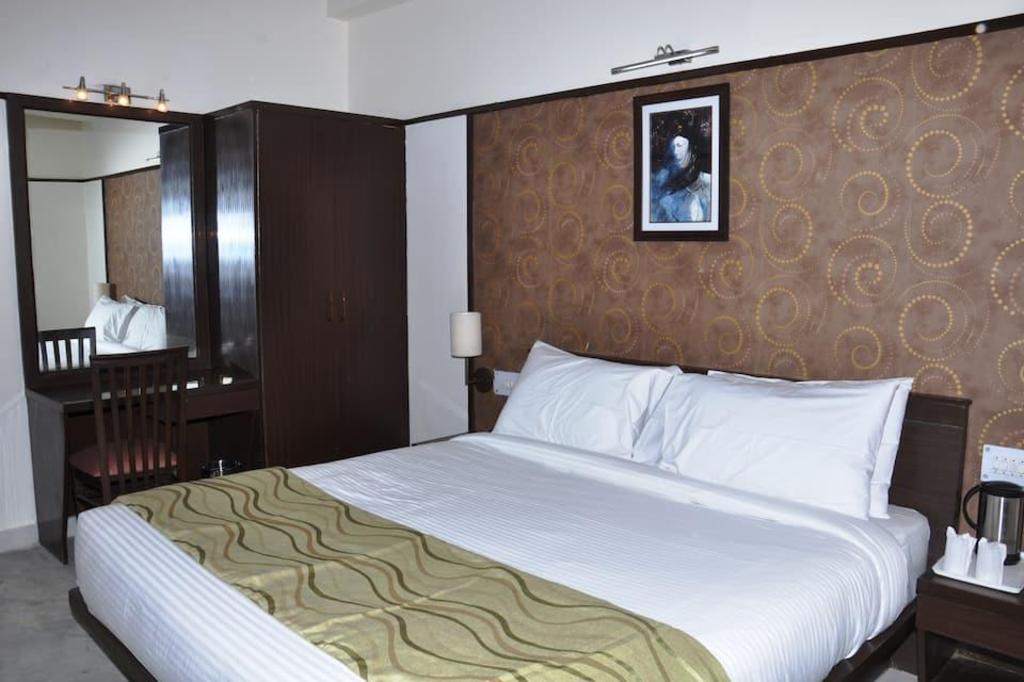 Hotel Krishna Sagar(NH 24) 10/20