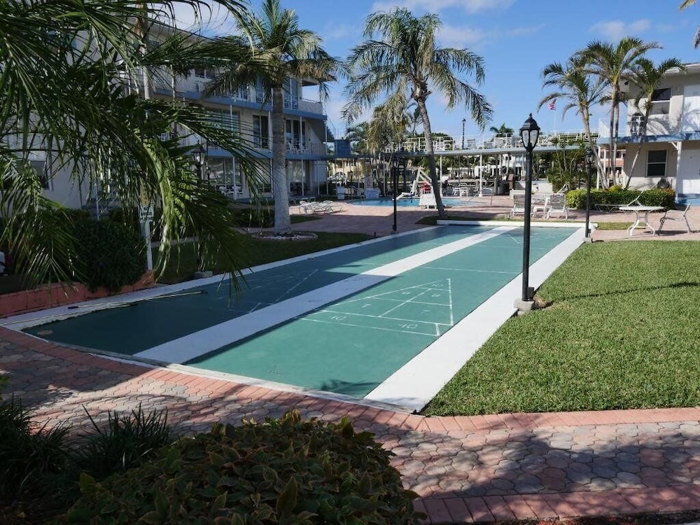 Holiday Isle Yacht Club 38/76