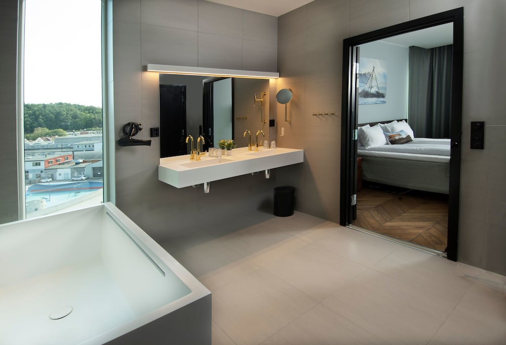 Mandal Hotel 29/30