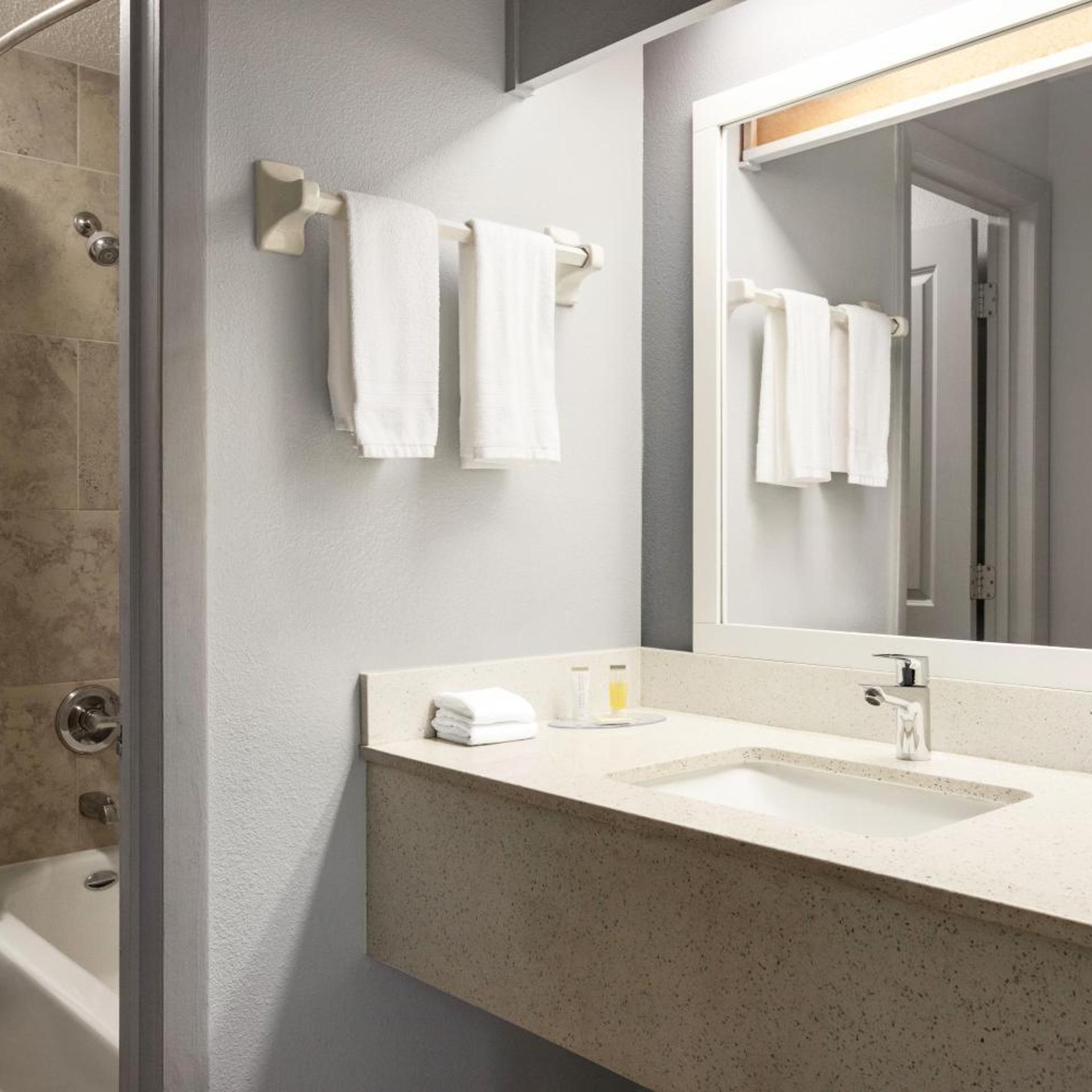 Home Inn & Suites Orlando-Apopka 18/21