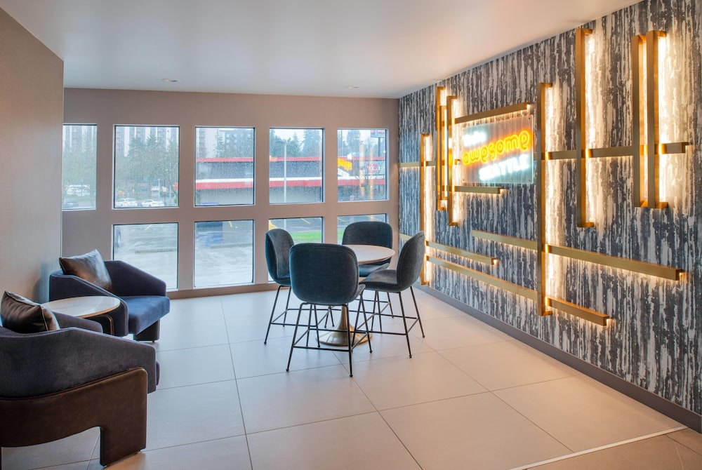 La Quinta Inn & Suites by Wyndham Seattle Sea-Tac Airport 31/48