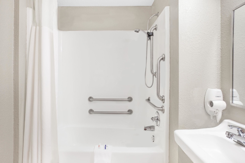 Microtel Inn & Suites by Wyndham Manchester 9/30