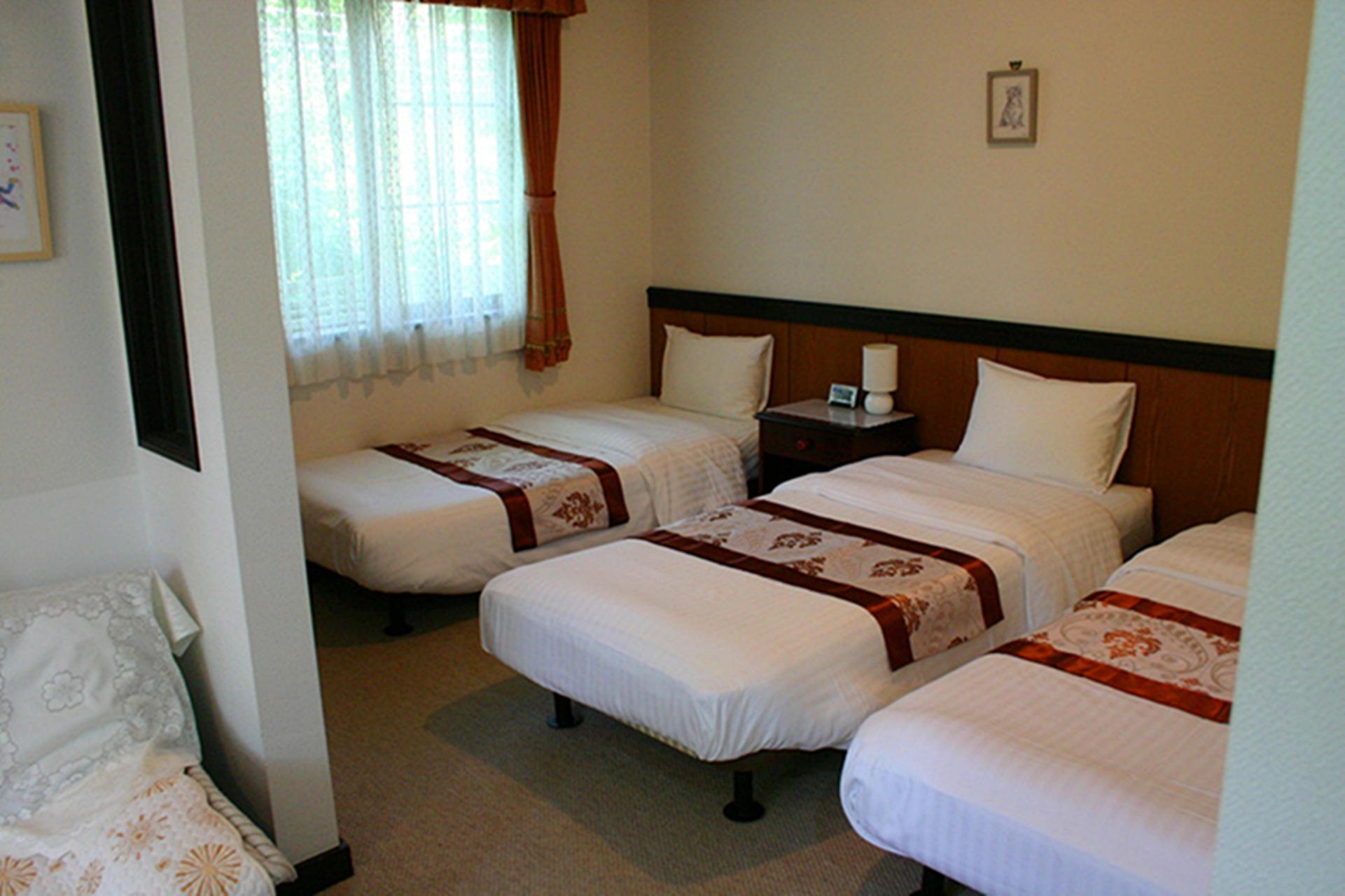 4 Bedrooms, Western, 4 Beds, 3 Beds, Lake View