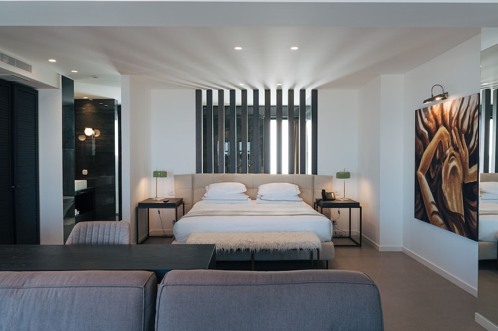 PENTHOUSE, SUITE, SEA VIEW, OUTDOOR JETTED TUB