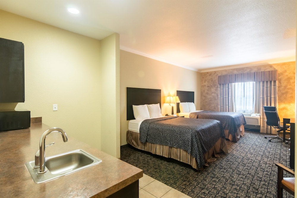 Econo Lodge Inn and Suites Colorado City, TX 15/47