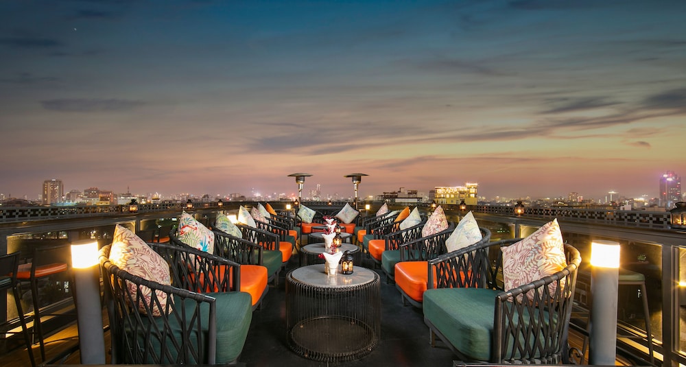 Aurora Premium Hotel and Spa (ex Delicacy Central Hotel and Spa) 44/48