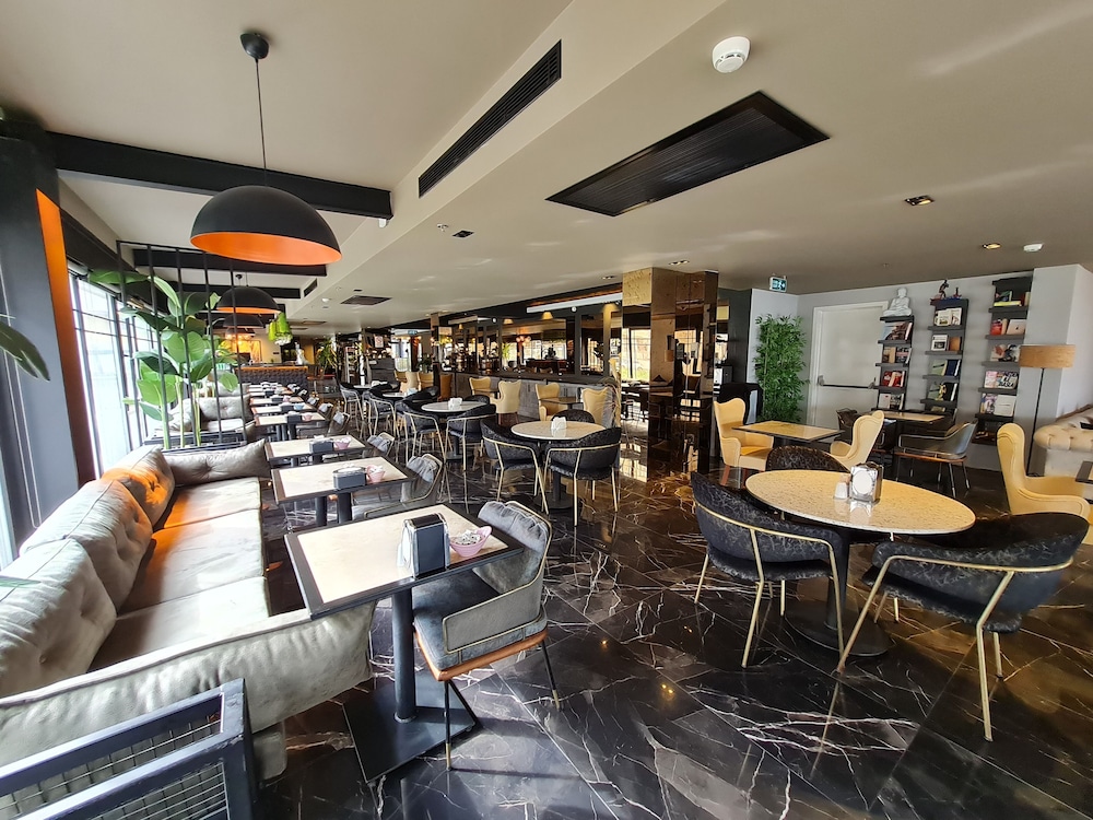 Air Boss Hotel 34/48