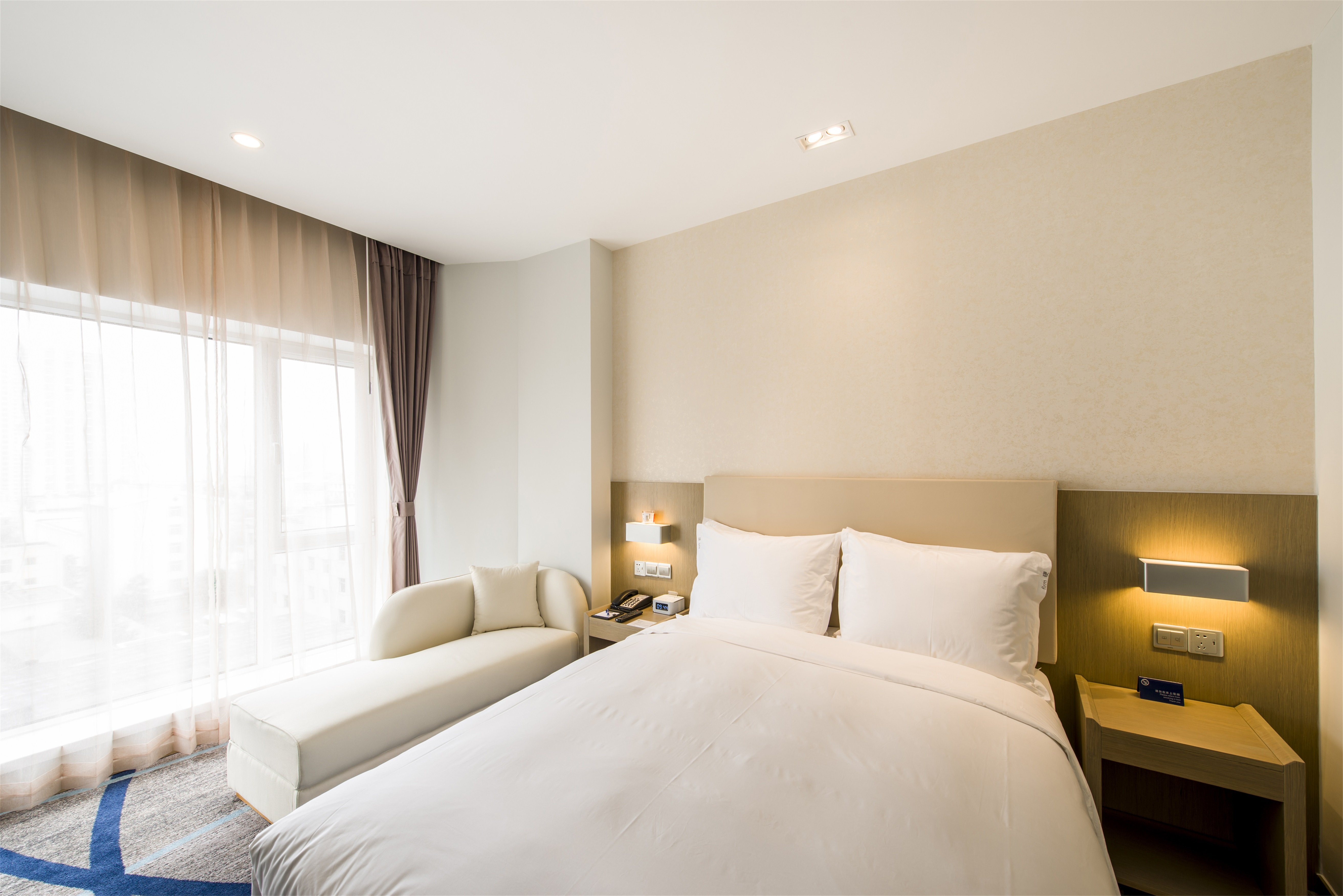 HOLIDAY INN EXPRESS CHENGDE DOWNTOWN 16/86