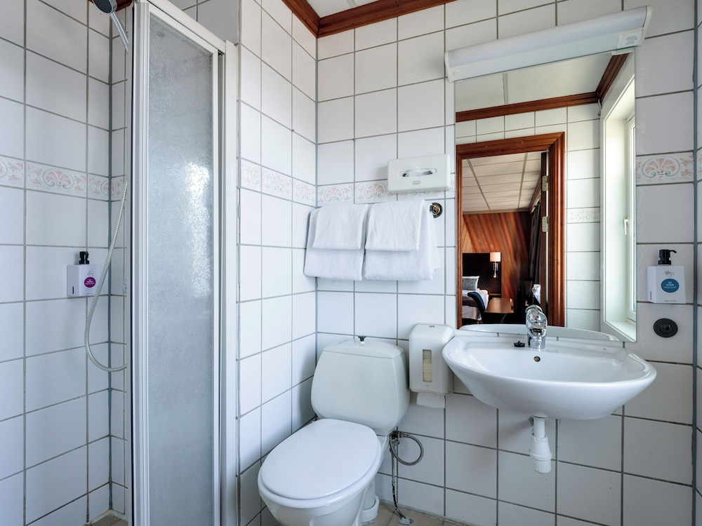غرفة ديلوكس بسريرين كوين وسريرين منفصلين، Quality Hotel Grand Royal 2/2