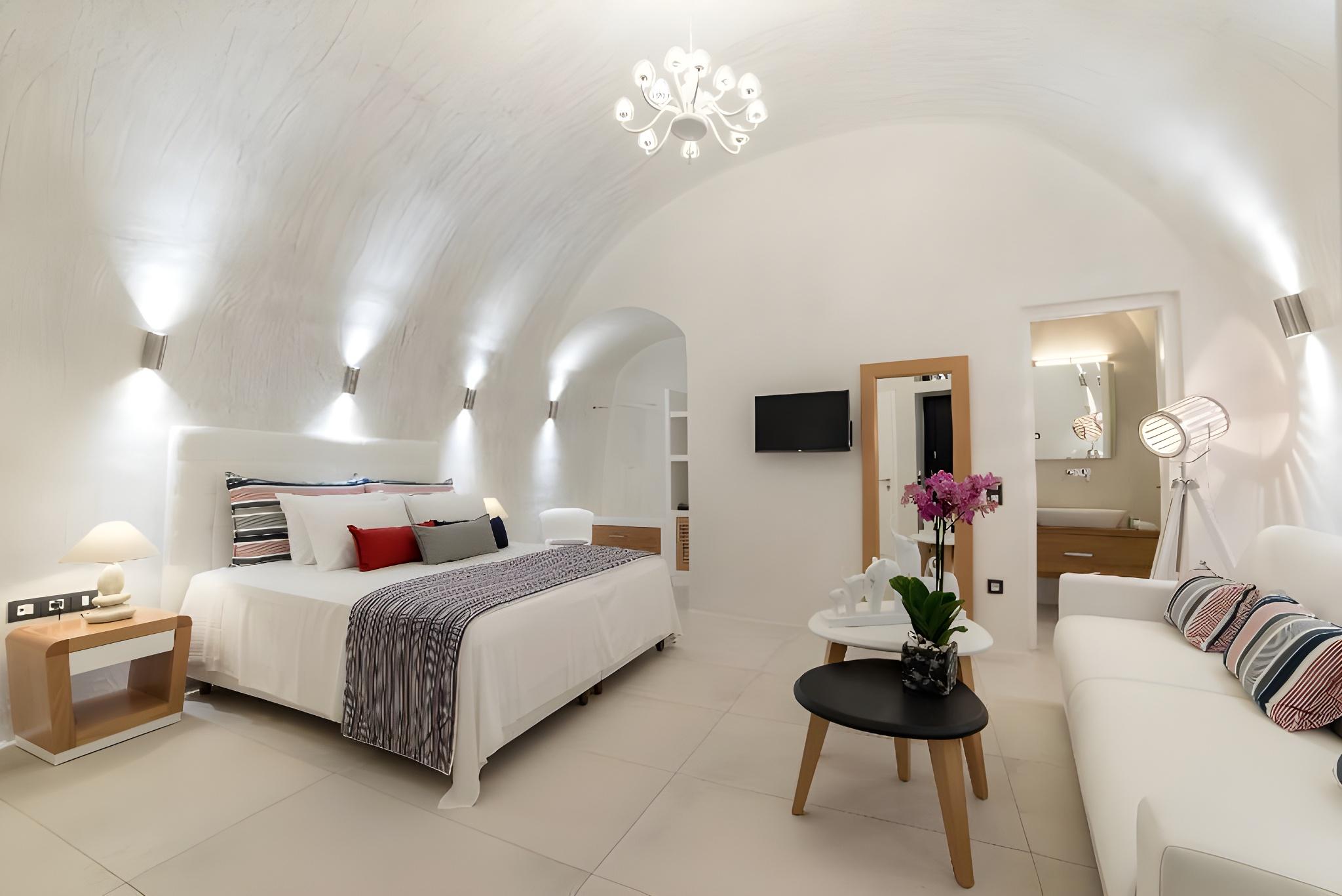 Cave, Superior, Suite