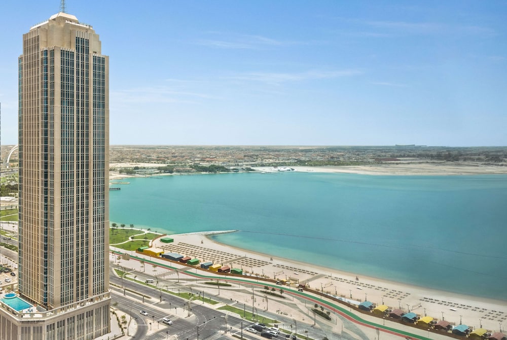 Wyndham Grand Doha West Bay Beach 51/57