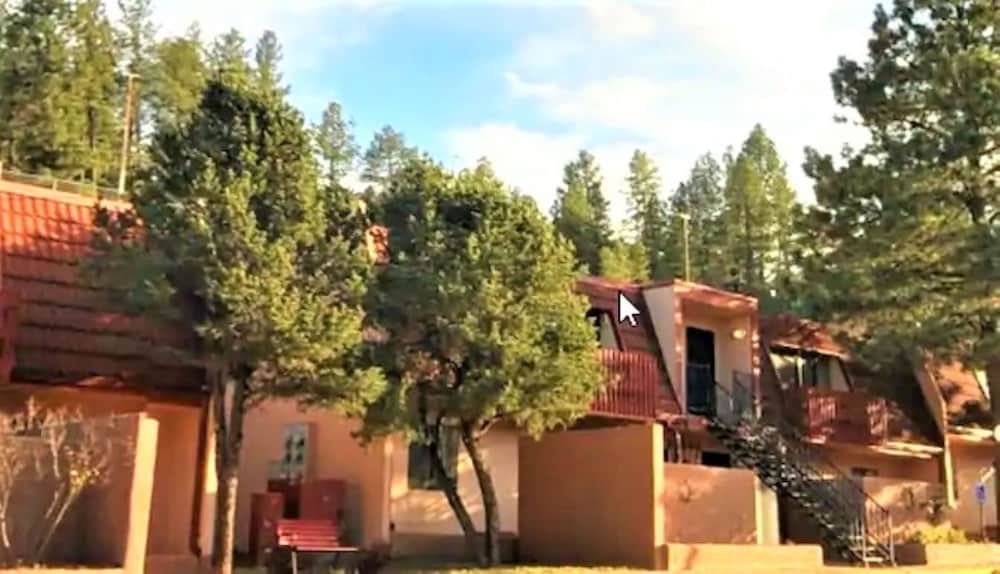 Pinecliff Village Resort 62/69