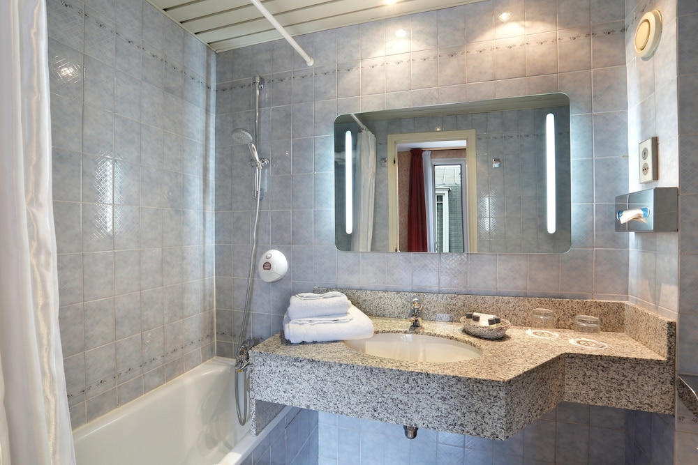 The Originals City Hotel Paix Republique Paris 49/50