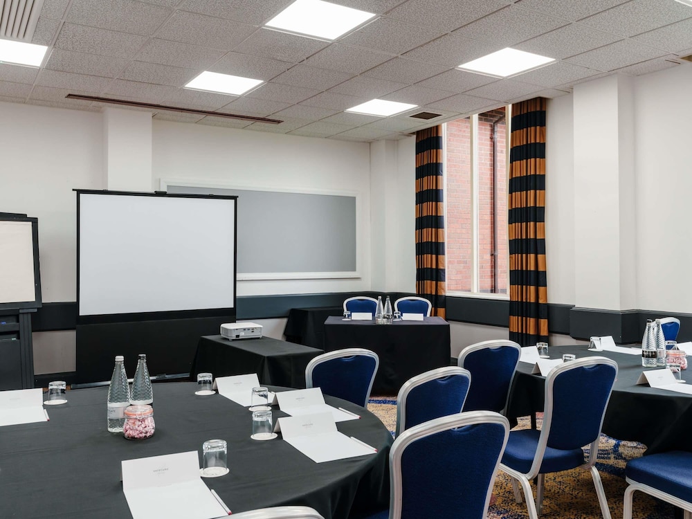 Mercure Daventry Court Hotel 69/79