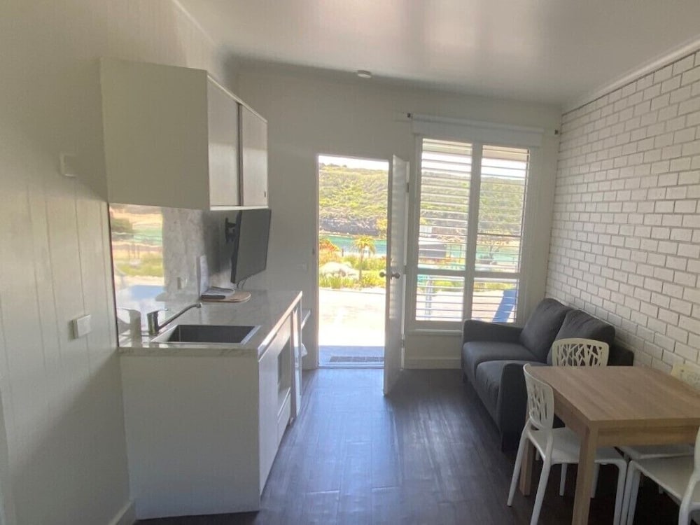 SOUTHERN OCEAN MOTOR INN 34/67