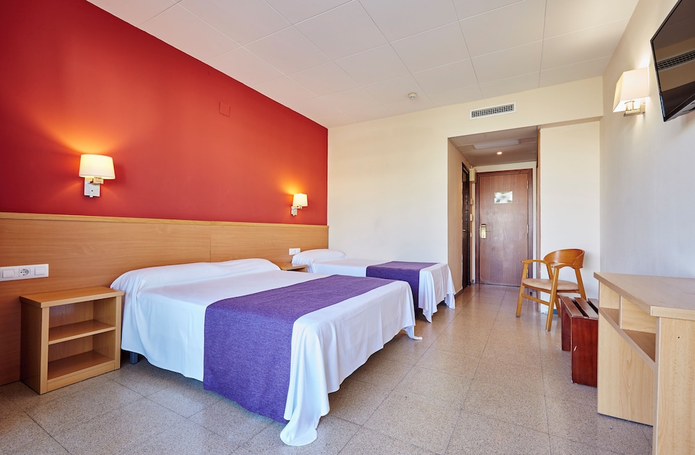 ECONOMY, SINGLE, DOUBLE BED, PARTIAL OCEAN VIEW, BALCONY