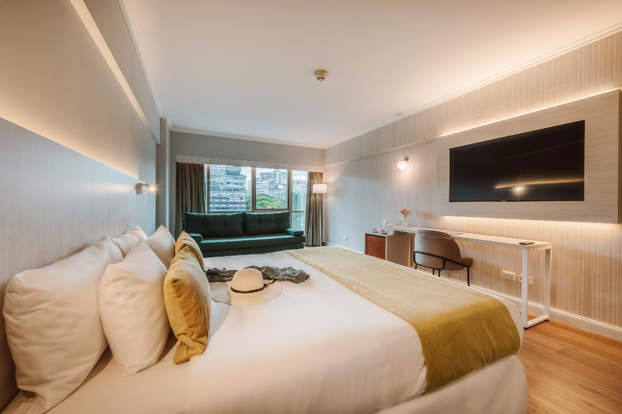 Superior, Single, Queen Bed, Avenue View