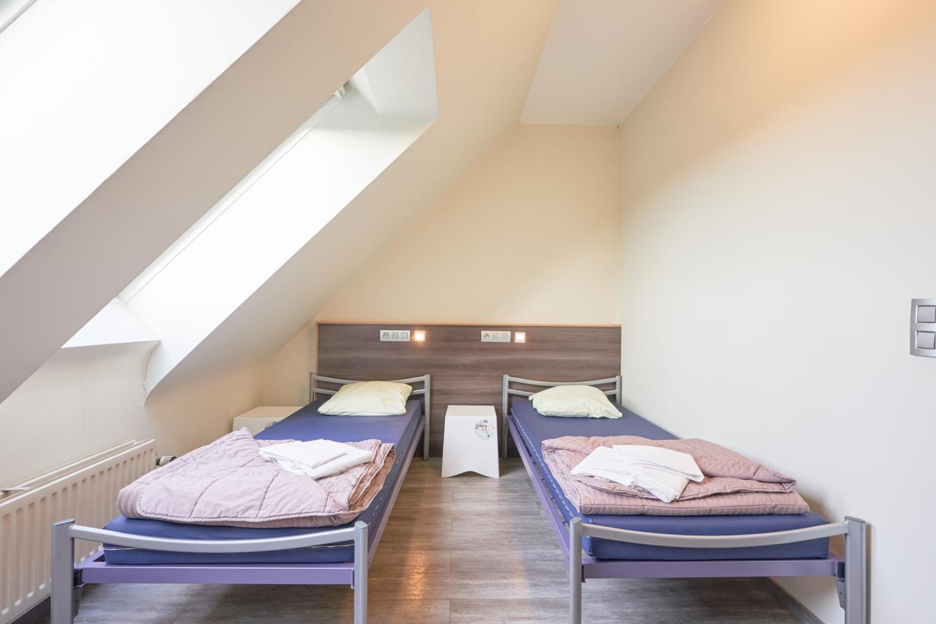 Generation Europe Youth Hostel 10/50