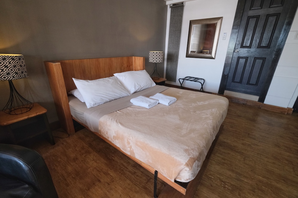Urban Inn Iloilo 33/65