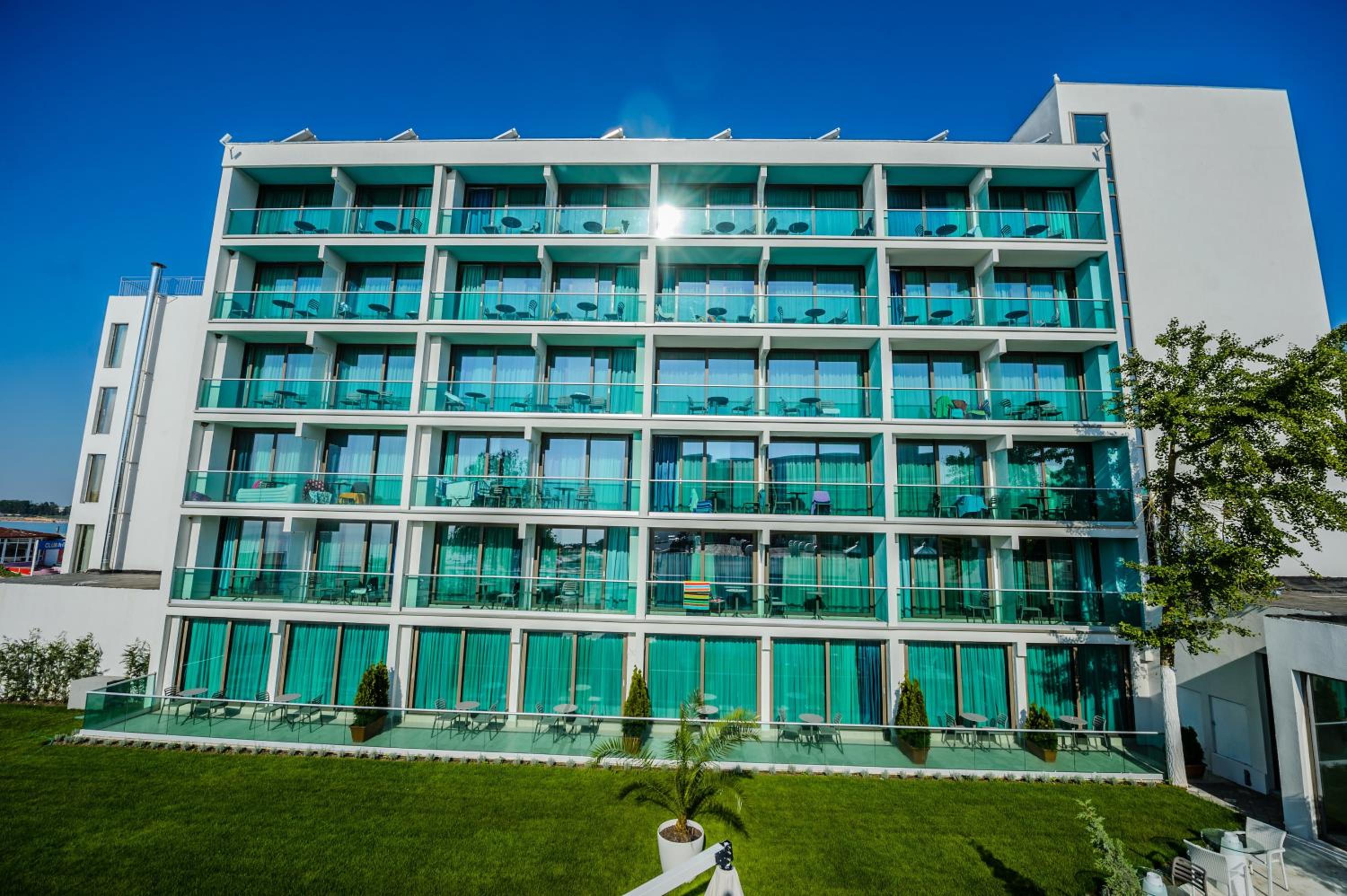 Turquoise Hotel 2/50