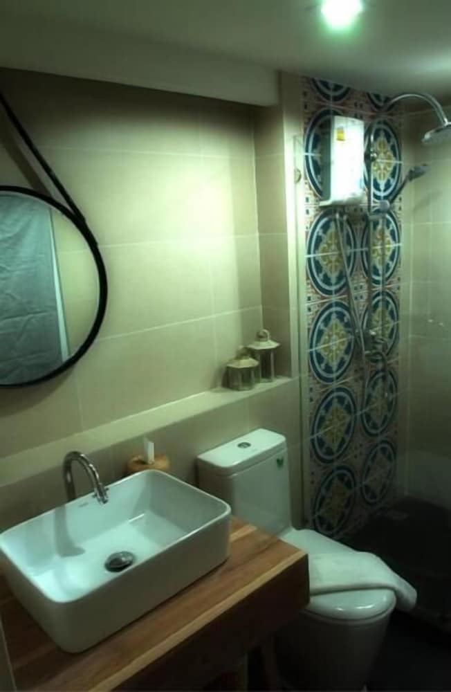 Nakorn De Sukhothai Hip Hotel 43/47