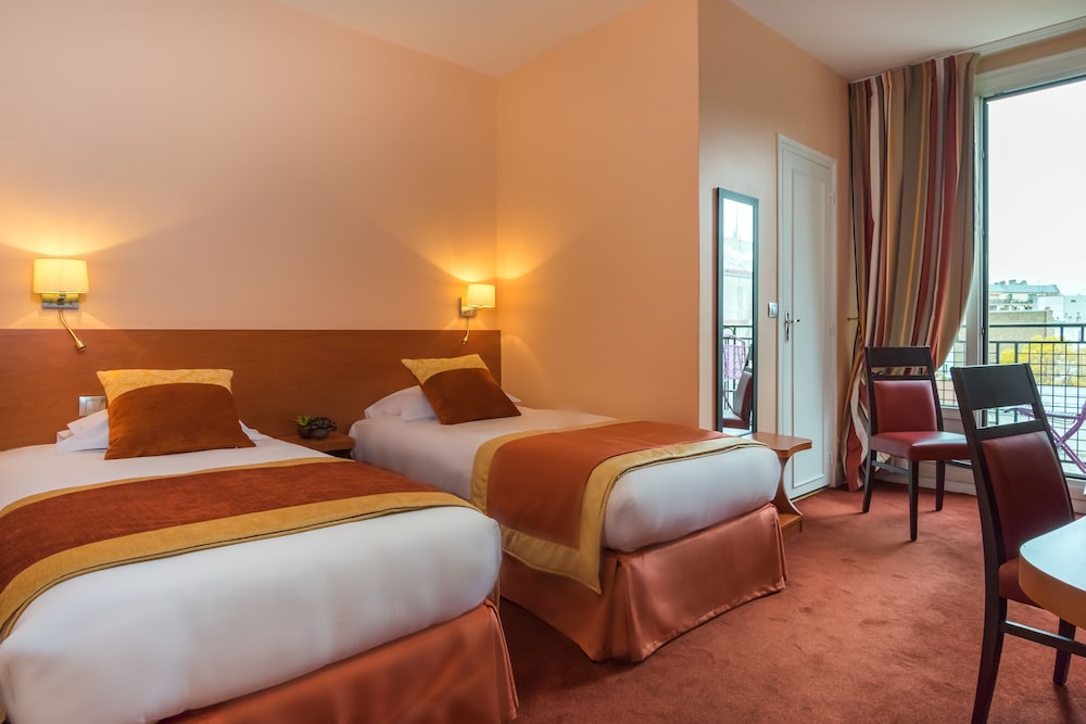 ROOM, TWIN BEDS