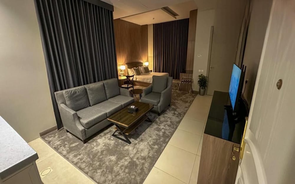 Land Walk Al Taawoun Hotel 53/62