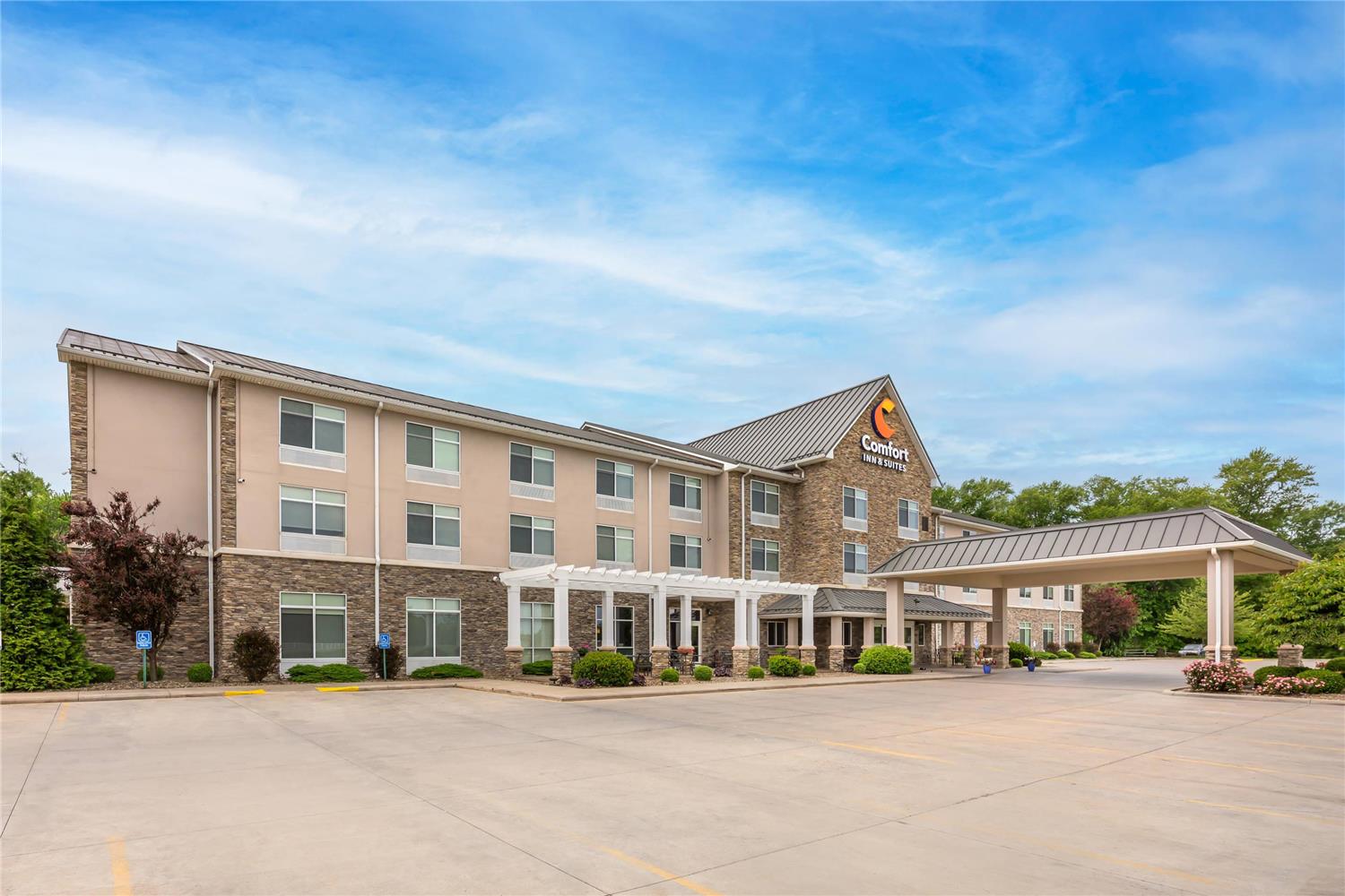 Comfort Inn & Suites Dover, OH 2/11
