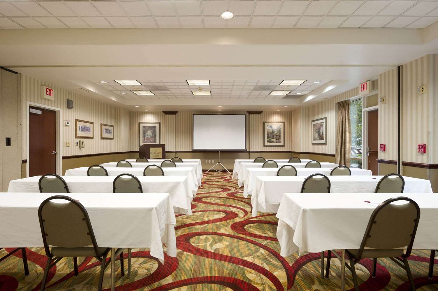 Ramada by Wyndham Suites Orlando Airport 44/56