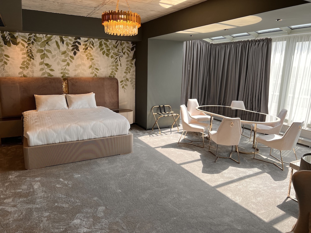 Executive, Suite, Double Bed, Sofa, Mercure Timisoara 3/10