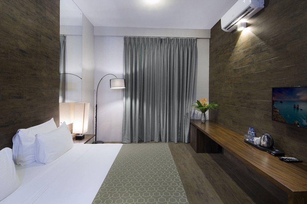 DELUXE, DOUBLE BED