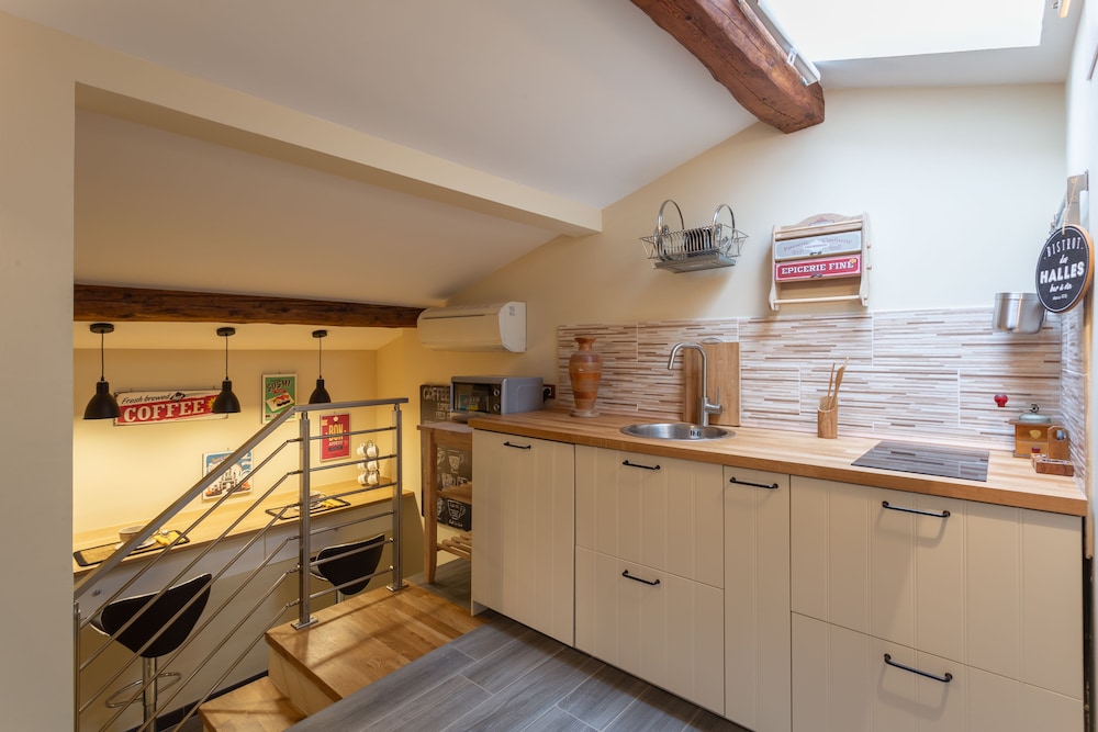 Carla s Rooms with Private Bathroom & Kitchen 19/26