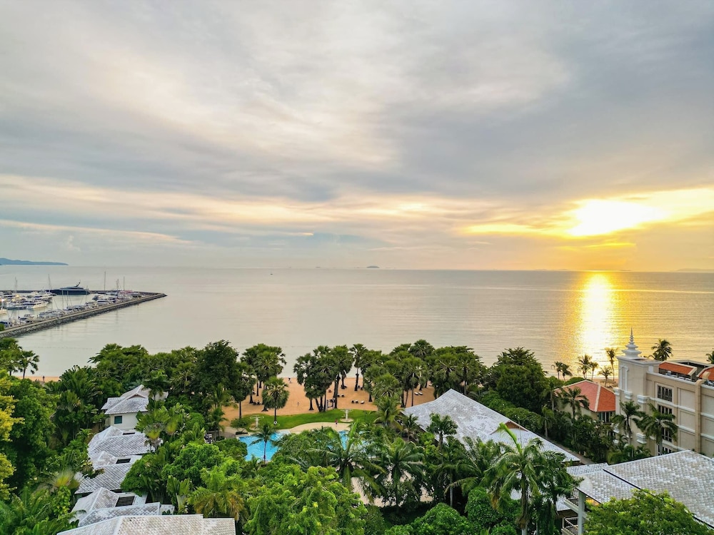 Ravindra Beach Resort and Spa 74/76