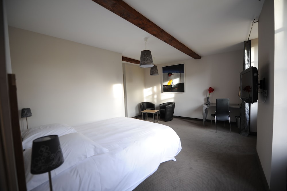 HOTEL CHATEAU DE PALAJA 18/68